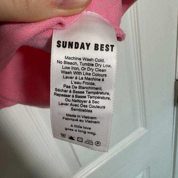 Aritzia Sunday Best Cropped V-Neck Tank Top - Picture 4 of 6